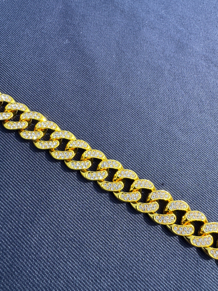 Collier Or Pavllove bijou en strass, accessoire haut de gamme pour chiens et chats, alliant beauté et confort.