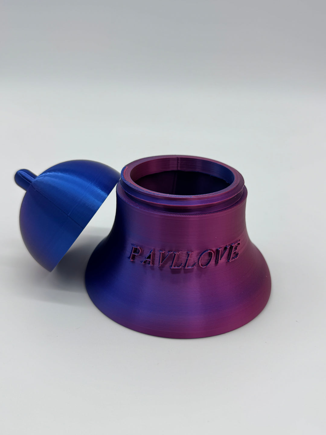 Cloche artisanale pour croquettes et friandises animaux de compagnies, Pavllove