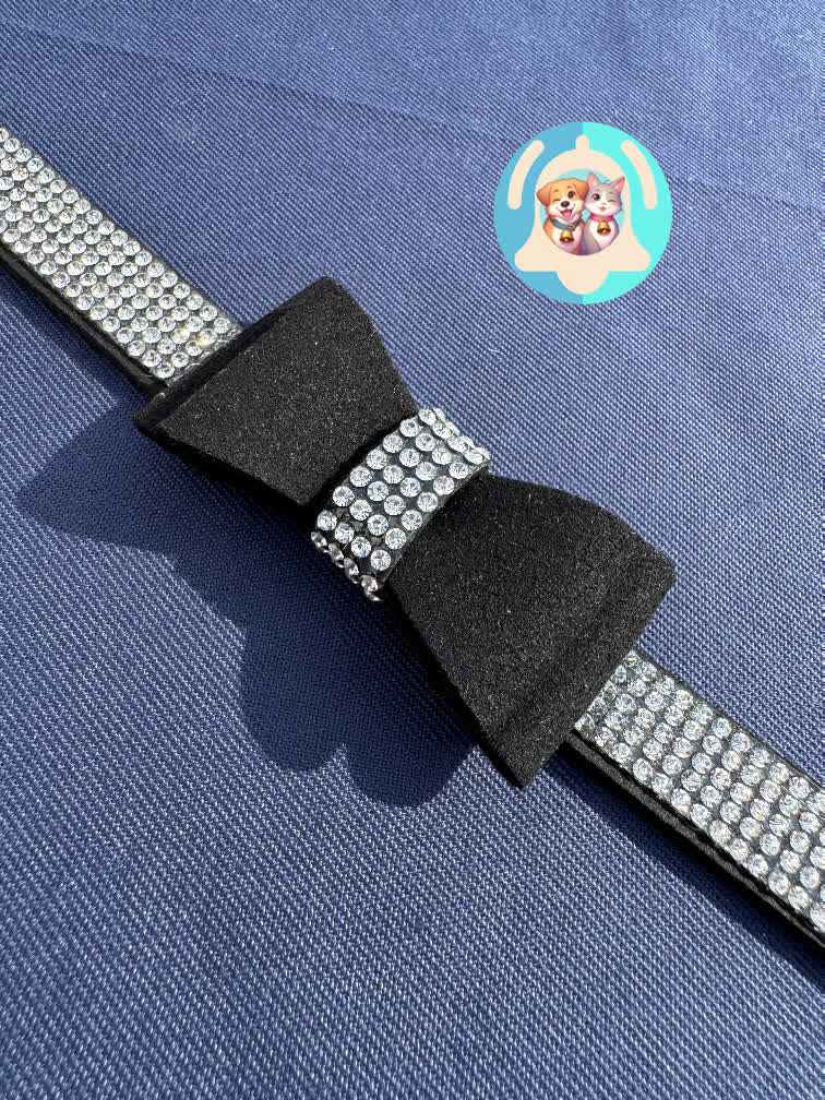 Accessoire Pavllove pour chien et chat, nœud papillon scintillant en strass, idéal pour les animaux élégants et chics.