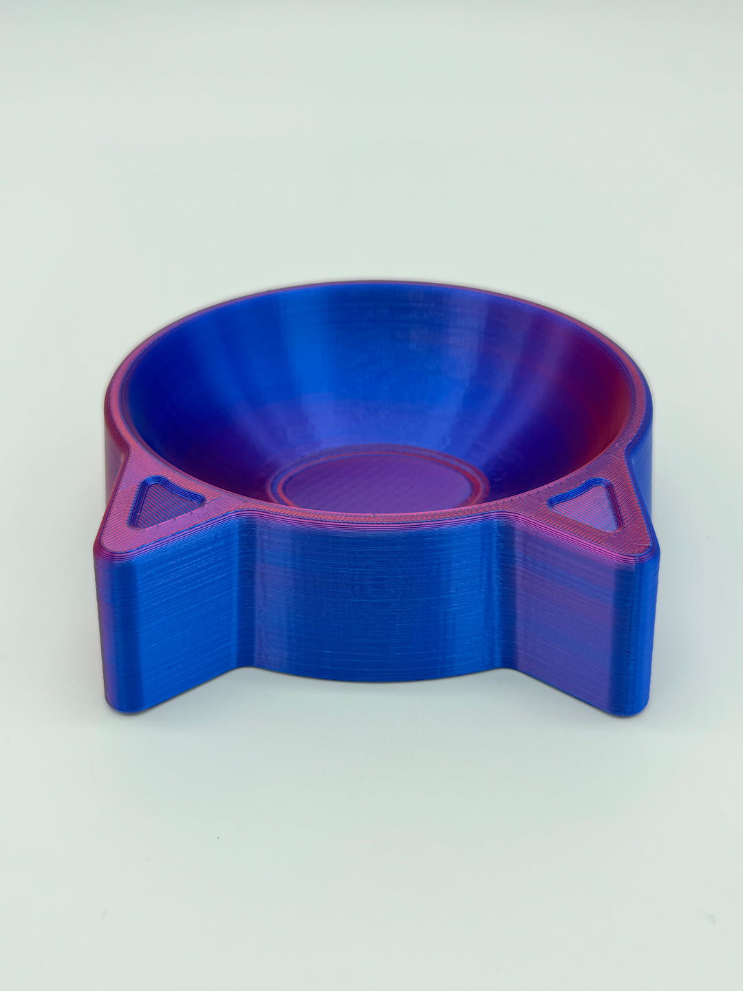 Pavllove – gamelle artisanale pour chien ou chat, personnalisable, design bleu-violet aux reflets violine, fabrication française.