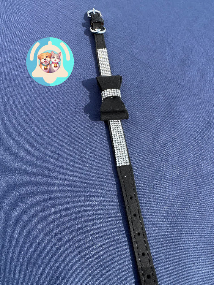 Nœud papillon Pavllove avec strass, accessoire de mode pour animaux, mariage parfait entre confort et élégance.