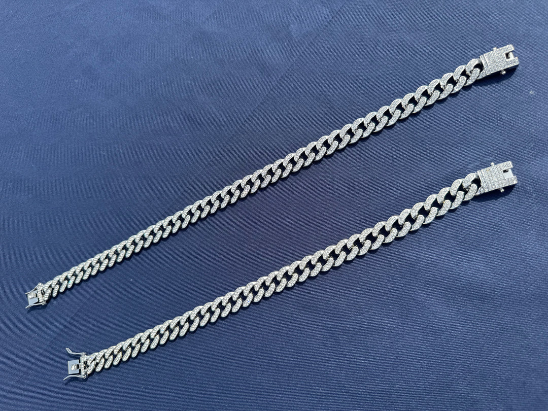 Collier bijoux pour chien et chat Pavllove en strass brillants, accessoire haut de gamme français, élégant et réglable, idéal pour animaux de compagnie de toutes tailles.